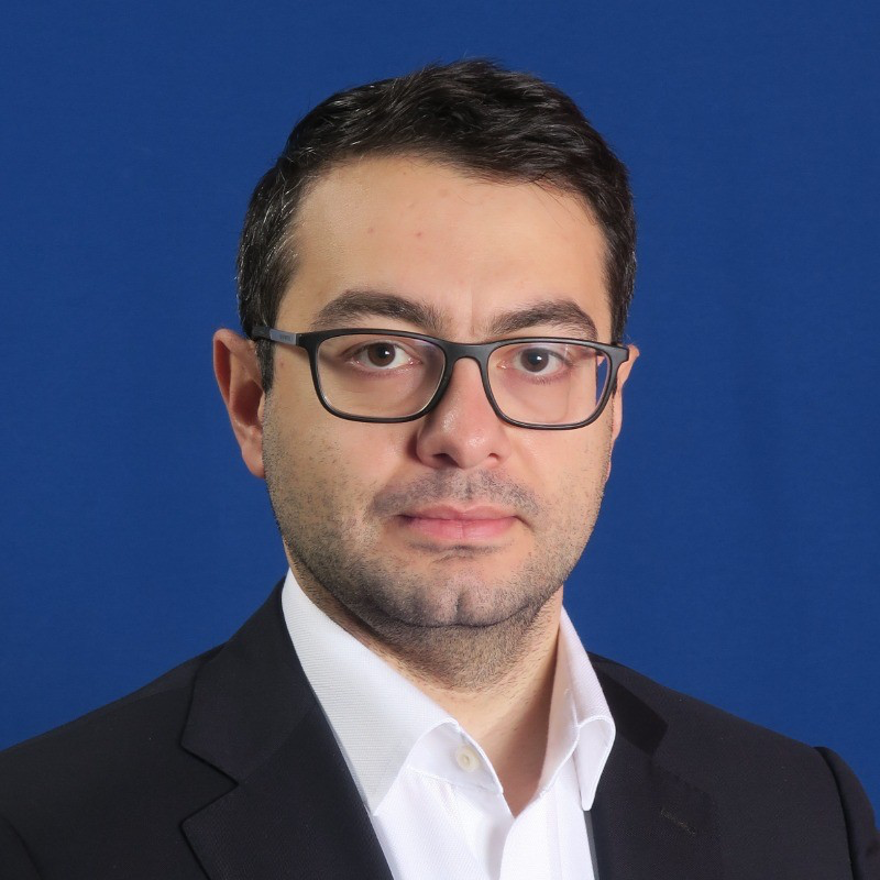 Suren Avanian headshot